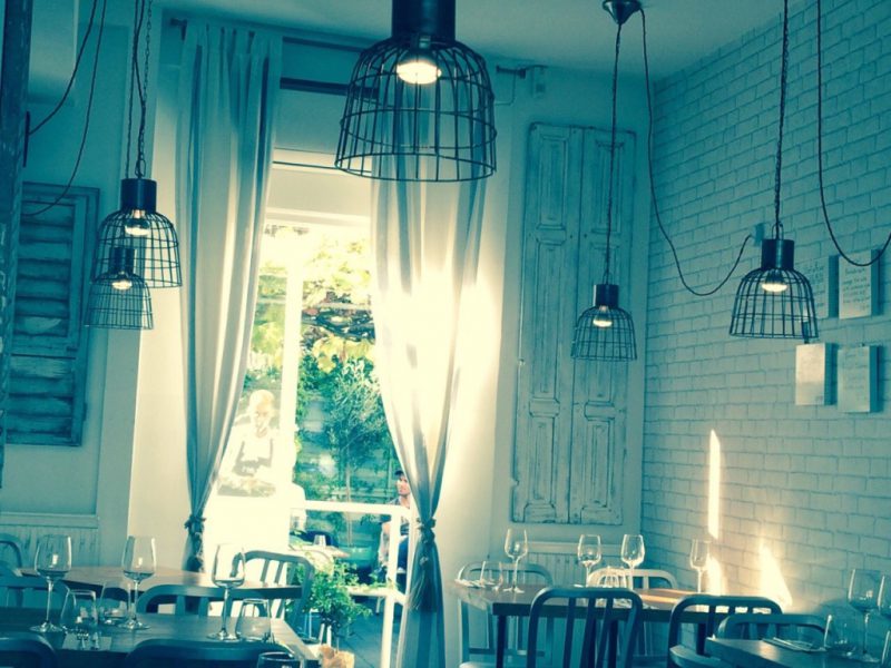 mazi-restaurant-interior